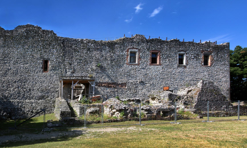 Várgesztes Castle, Hungary